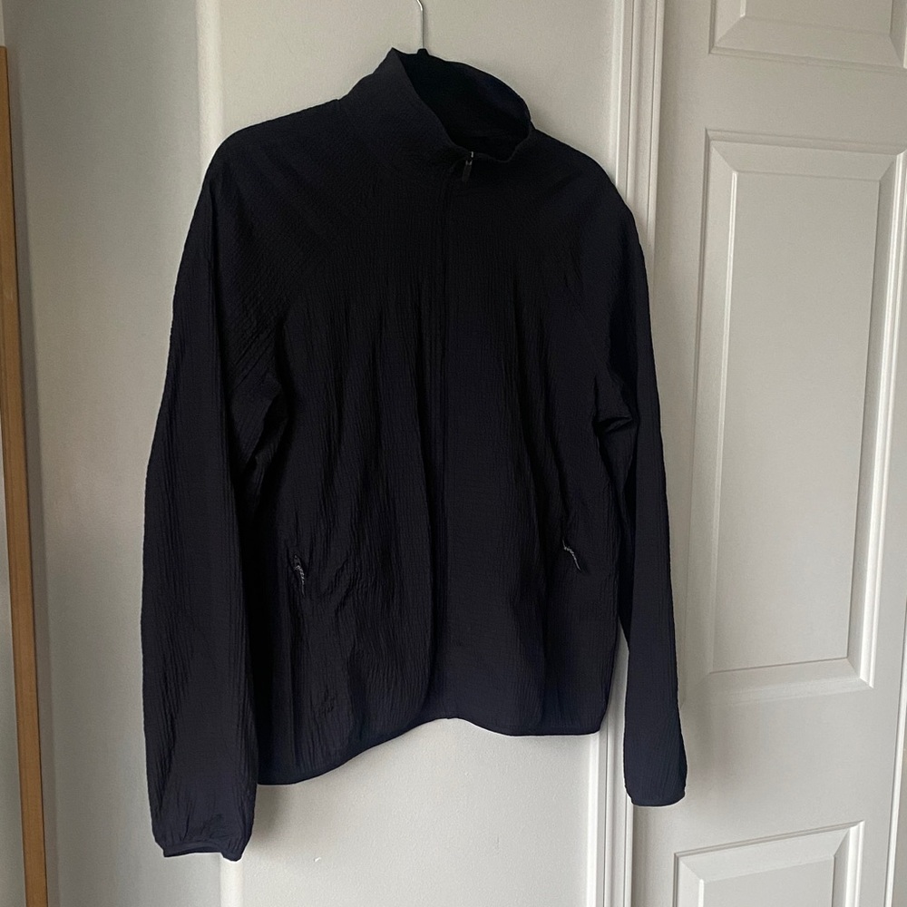 Lululemon - Black Ruffle Crinkle Pattern Lightweight Zipper Jacket